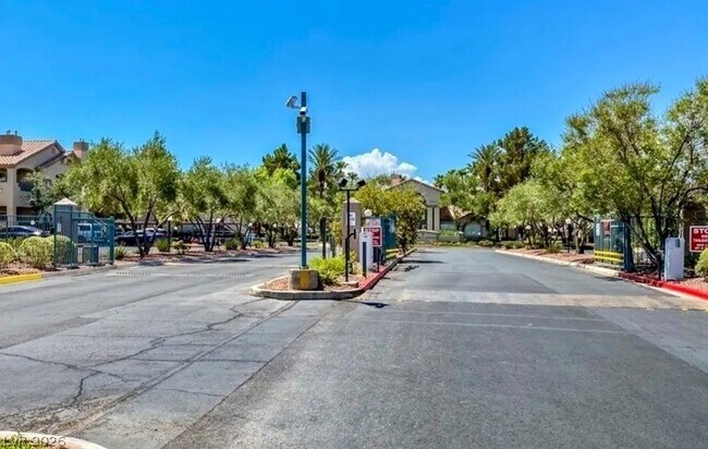 Building Photo - 5415 W Harmon Ave