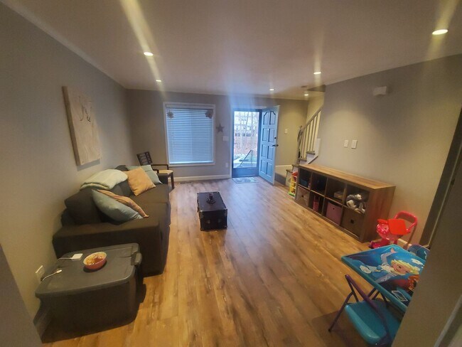 Building Photo - Stunning 2 Bd 2 Bath Townhouse in Wakefield w 2 parking spaces