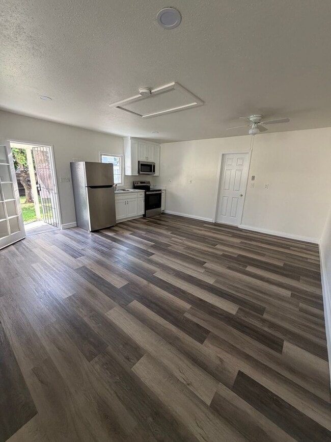 Building Photo - Spacious Home in Prime Pacific Beach Location