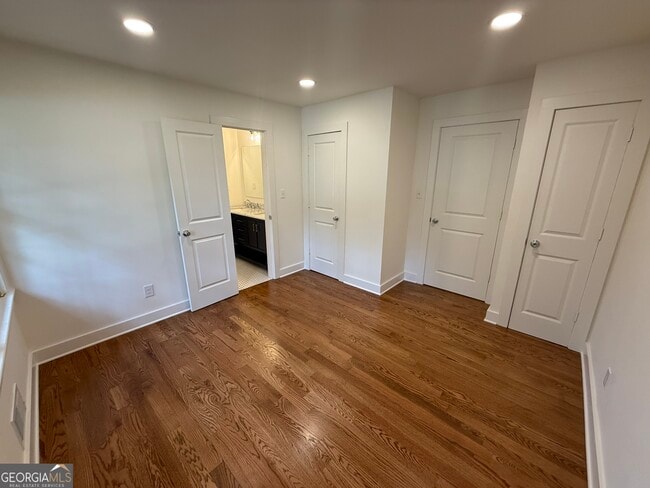 Building Photo - 185 Landor Dr