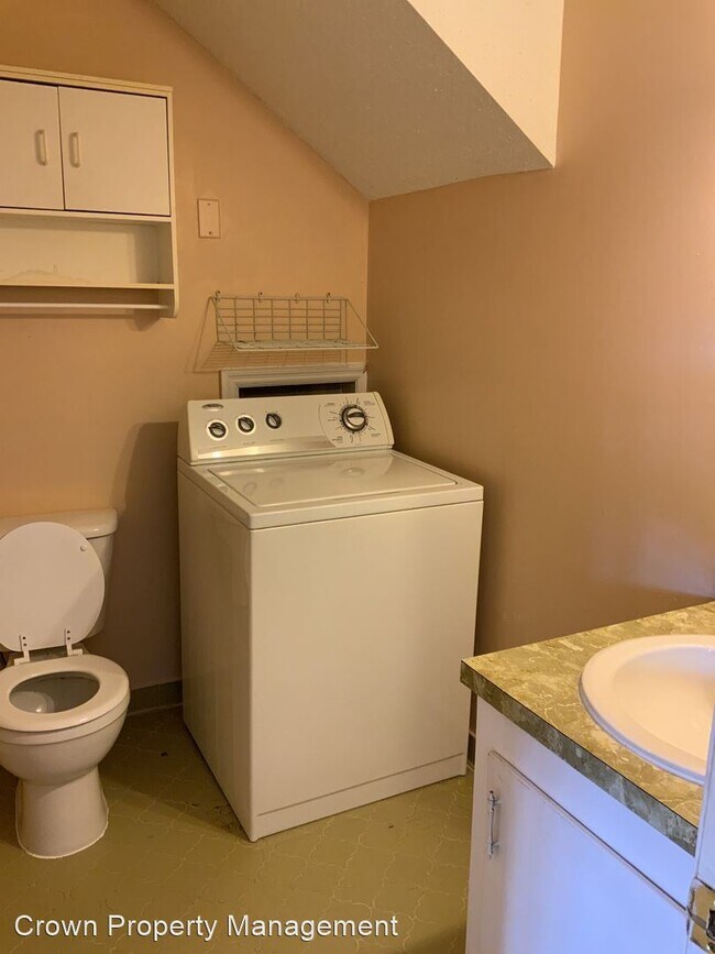 Building Photo - 2 br, 1.5 bath House - 315 Oak Drive