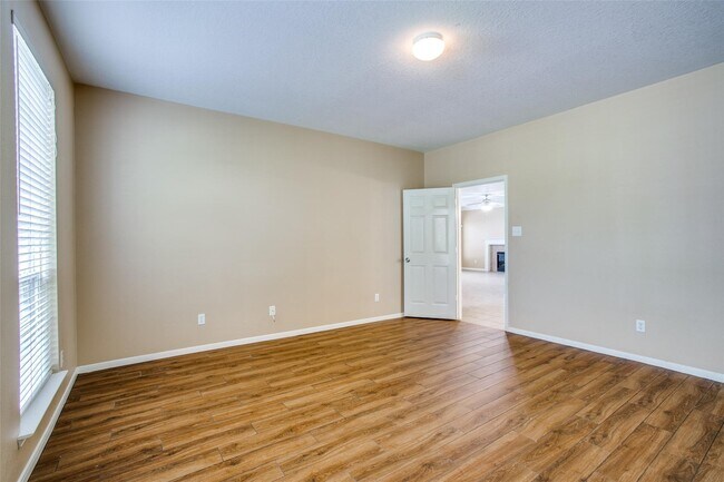 Building Photo - 9907 Valance Way