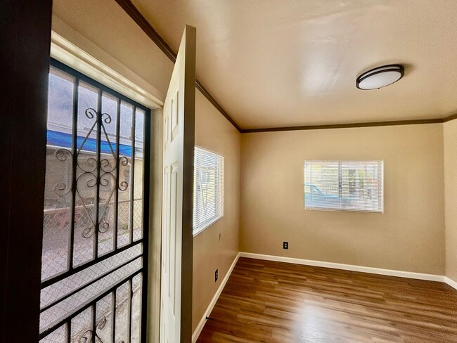 Building Photo - Beautiful 3 Bed Home For Rent!