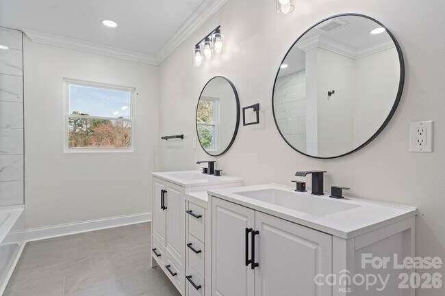 Building Photo - 612 Westway Dr