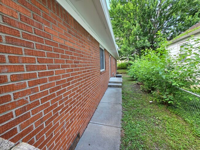Building Photo - 3911 Aurora St