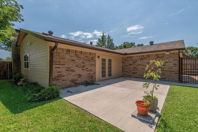 Building Photo - Now available for immediate move-in!