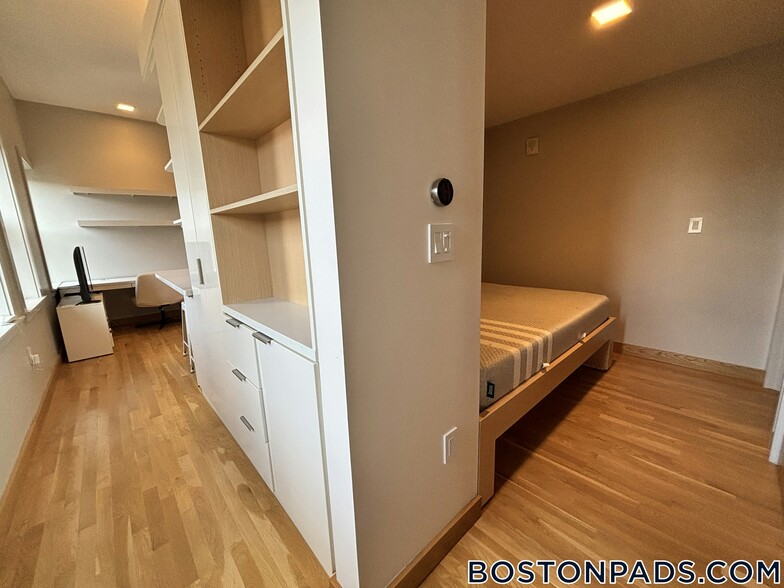 Building Photo - 115 Mt Auburn St