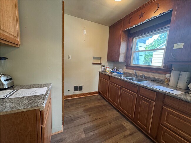 Building Photo - 1107 Bristow St