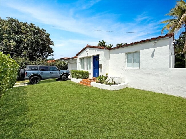Building Photo - 9049 Carlyle Ave
