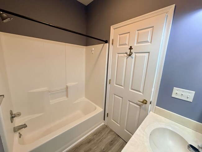 Building Photo - 2901 Heather Dr