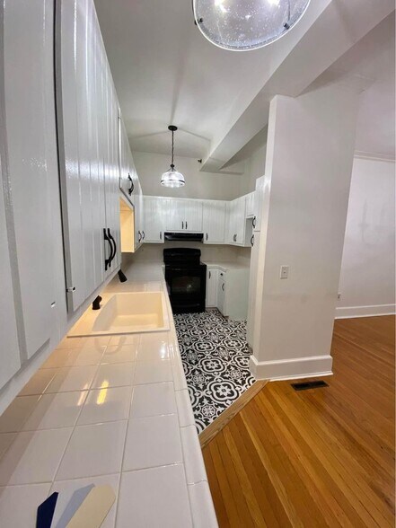 Building Photo - 157 Dewitt St