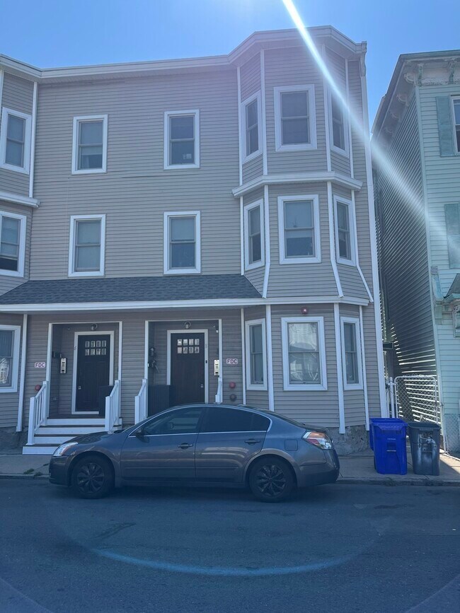 Building Photo - 8 Chestnut Ave