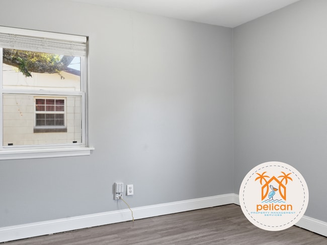 Building Photo - Spacious 4 Bedroom, 2 Bathroom Home