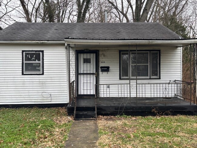 Front - 323 N 36th St