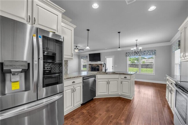 Building Photo - 304 Red Cap Cir