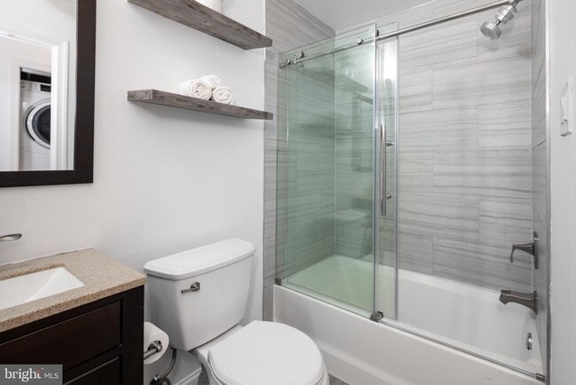 Building Photo - 2102 Berges St