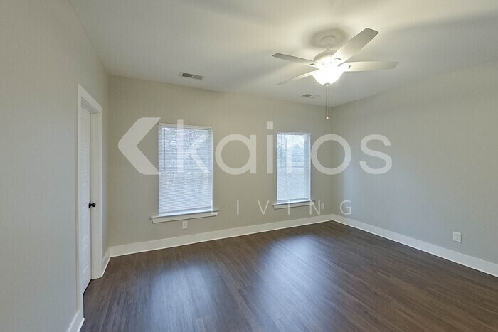 Building Photo - 295 Elm Way