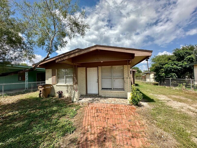 Building Photo - 823 S 17th Ave