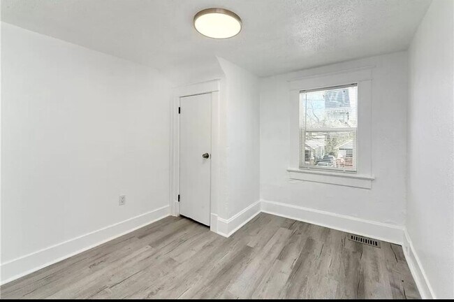 Building Photo - 3 bedroom 1 bath