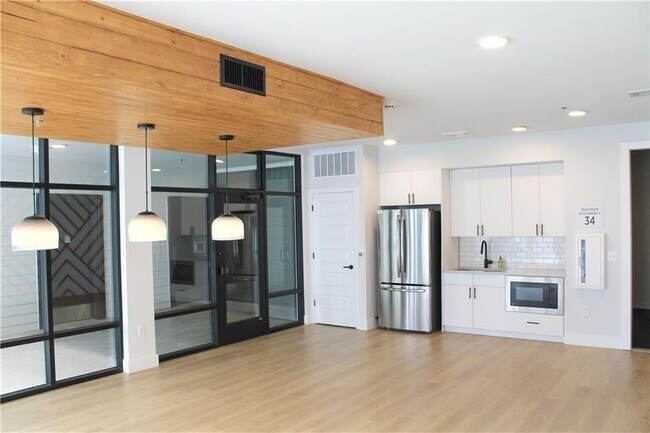 Building Photo - 3101 Govalle Ave