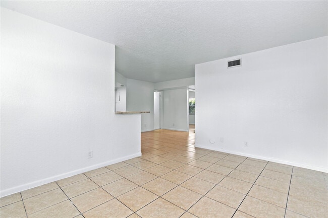 Building Photo - 11632 NW 26th Ct
