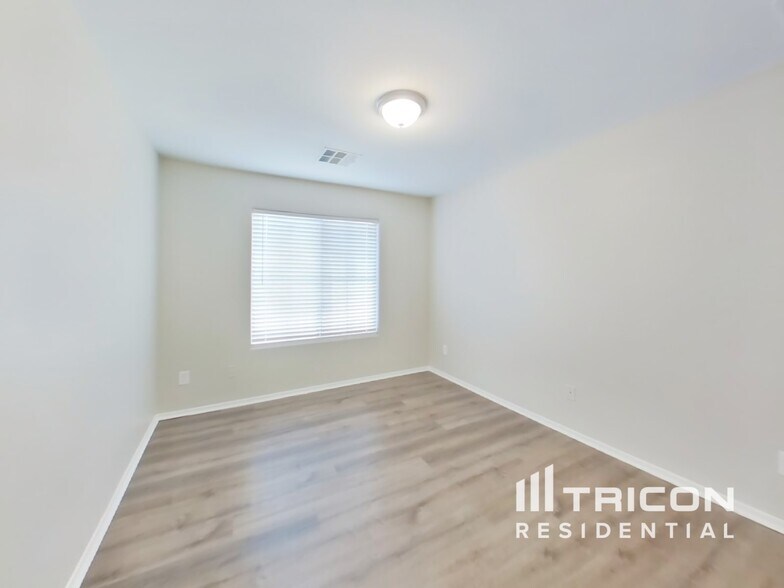 Building Photo - 1480 E Anna Dr