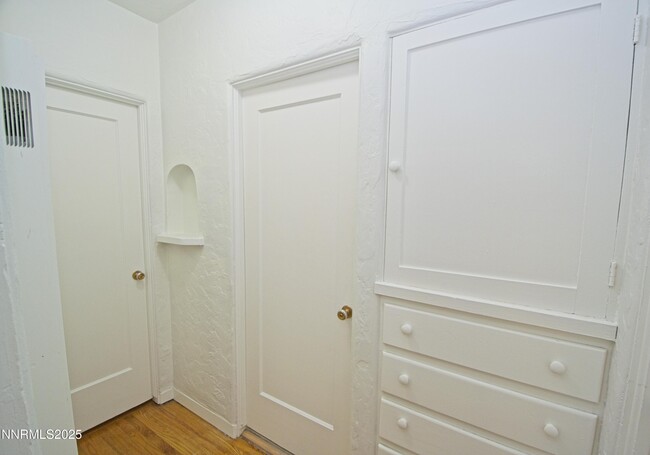 Building Photo - 1418 E St