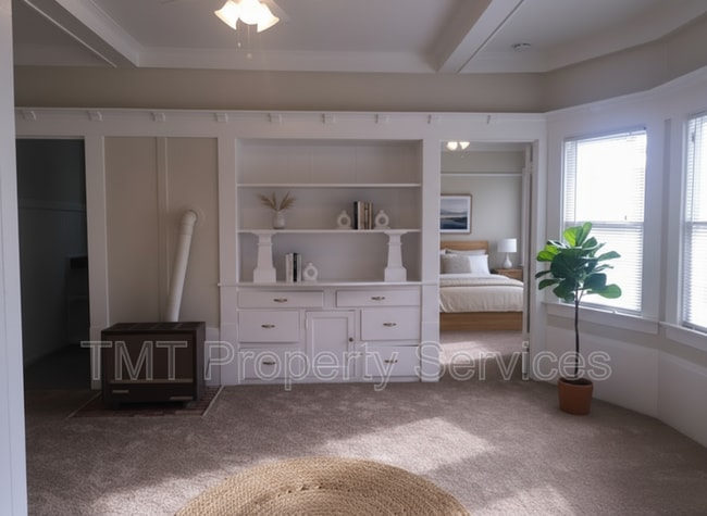 Building Photo - 719 19th St