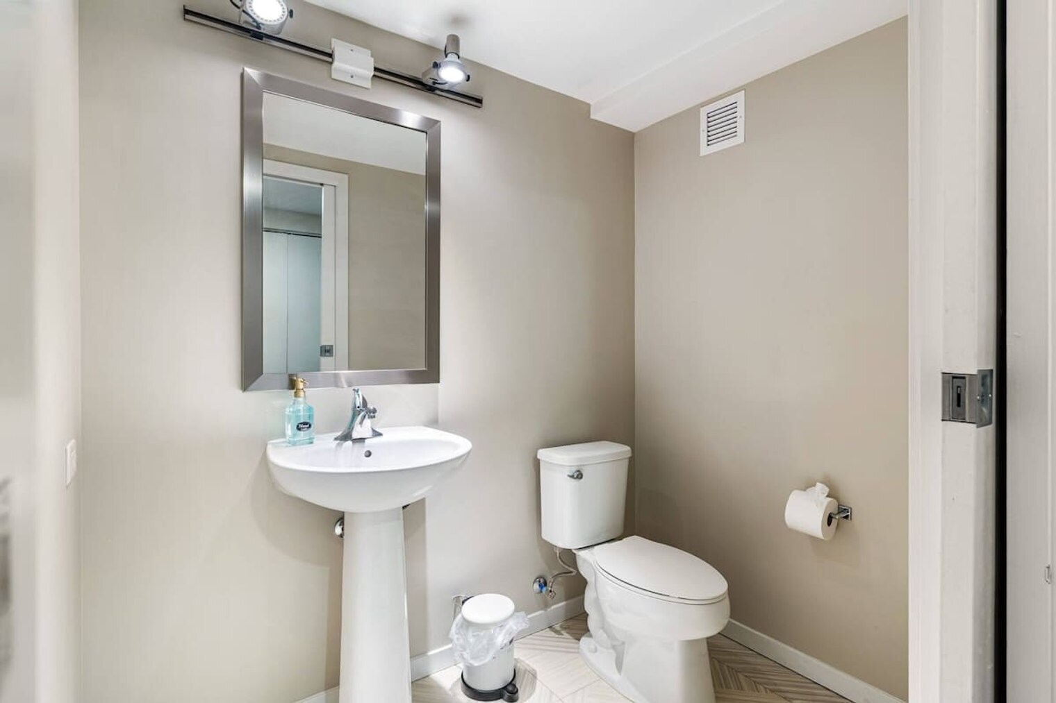 Building Photo - 309 Vine St