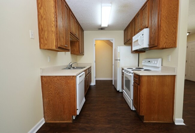 Building Photo - 1801-B Chestnut Dr.
