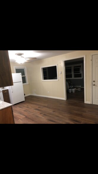 Building Photo - 6 Colonial Dr