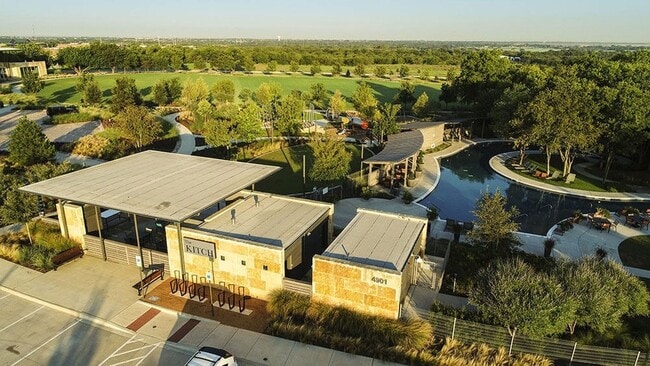 Building Photo - 808 Parkland Dr