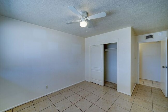 Building Photo - $500 OFF FIRST MONTH RENT! READY TO VIEW N...