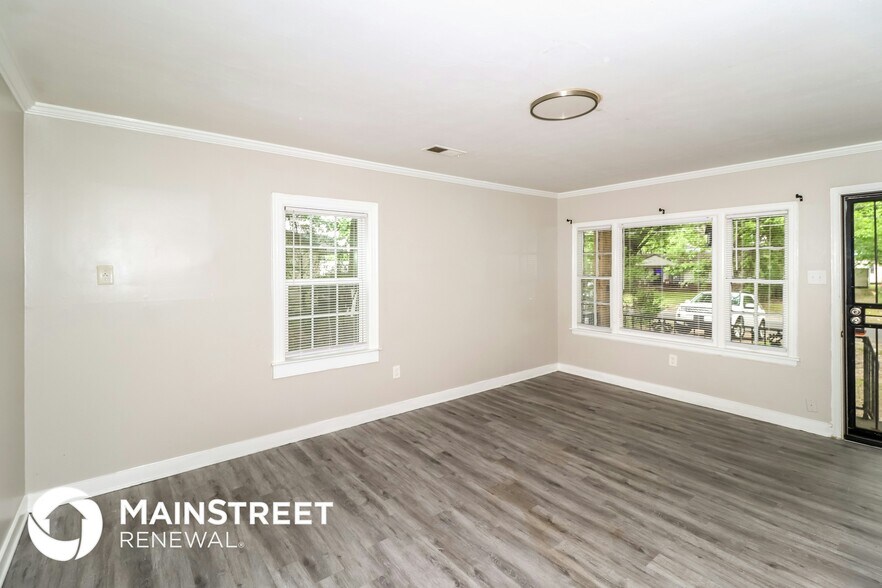 Building Photo - 563 Sandridge St