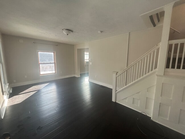 Building Photo - 127 Hyers St