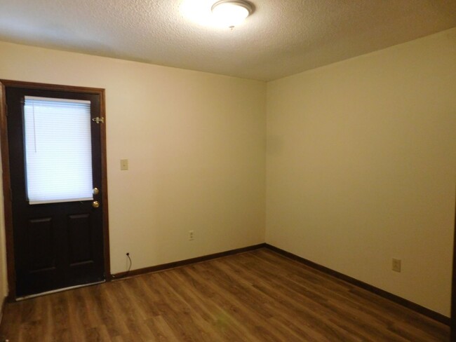 Building Photo - 1527 College Way