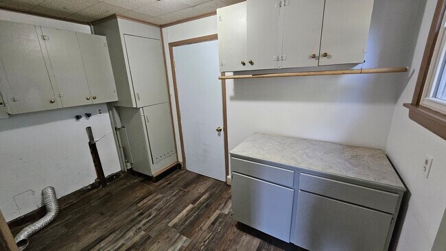 Building Photo - 748 Highland Pkwy