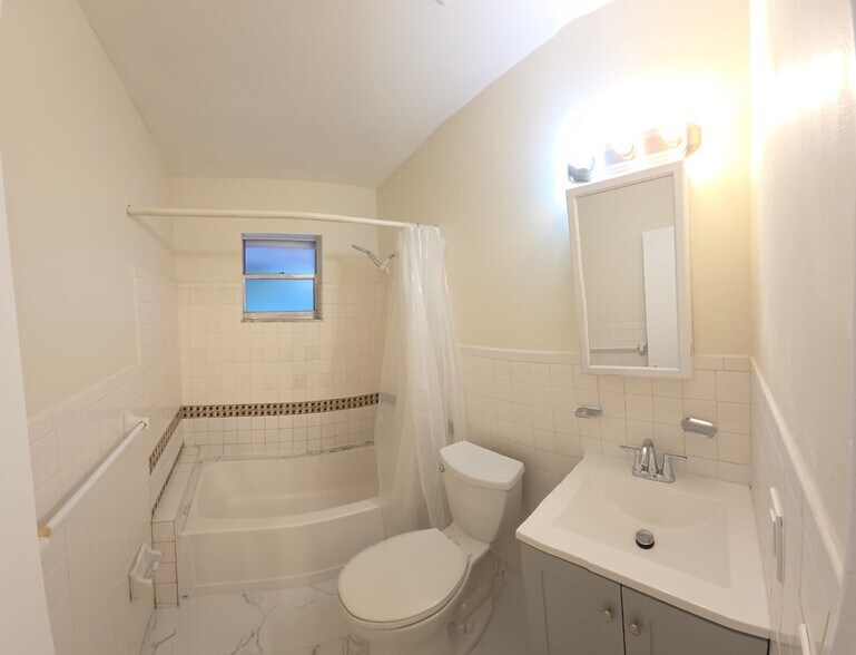 Building Photo - 2526 Taylor St