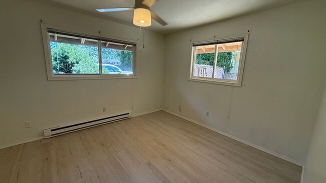 Building Photo - Great Duplex 2bd 2bath Big yard, Parking, ...