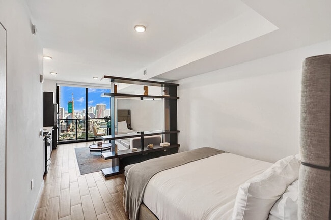 Building Photo - 398 NE 5th St