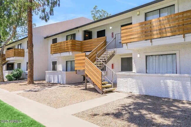 Building Photo - 4620 W McDowell Rd