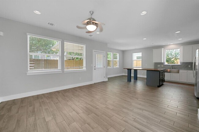Building Photo - 7408 Brynner St