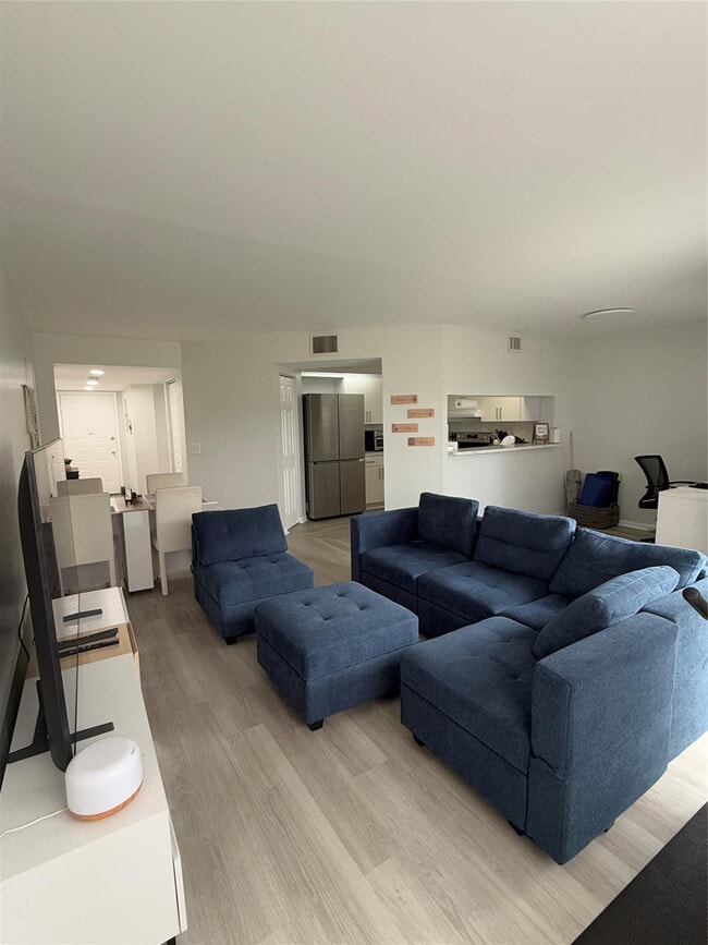 Building Photo - 12850 SW 4th Ct