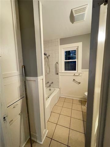 Building Photo - 215 N Carter St