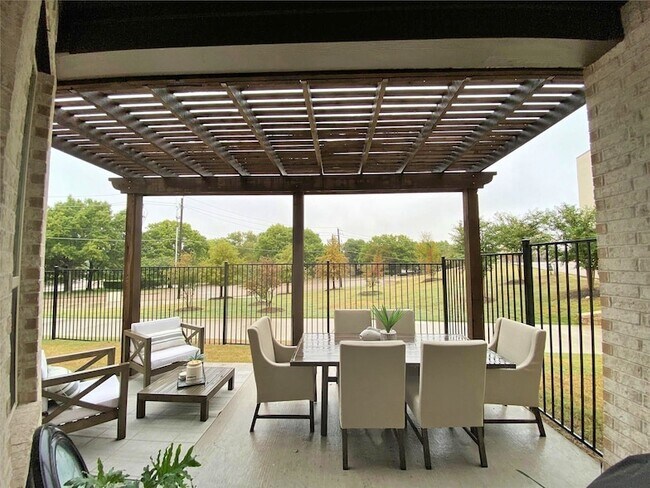 Building Photo - 2612 Cathedral Dr