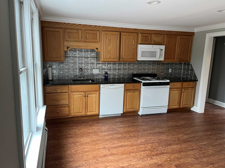 Building Photo - 1514 Straits Tpke