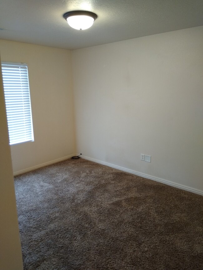 Building Photo - 77 N 4250 W