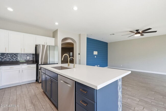 Building Photo - 10915 E Rafael Ave