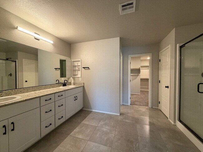 Building Photo - GATED 4 BED 2.5 BATH 2 CAR GARAGE SINGLE FAMILY HOME w/ LOFT, BEDROOM DOWNSTAIRS, NEXT TO COMMUNI...