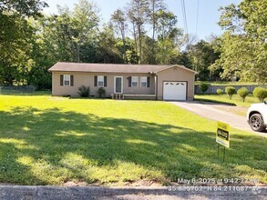 Building Photo - ** ~~ Beautiful 3 bedroom 2 bath house in ...